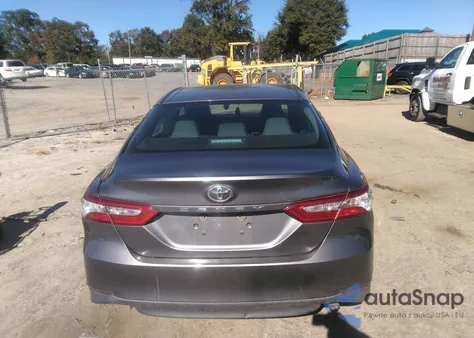 2018 Toyota Camry Le z USA, uszkodzony, nr VIN 4T1B11HK3JU052925